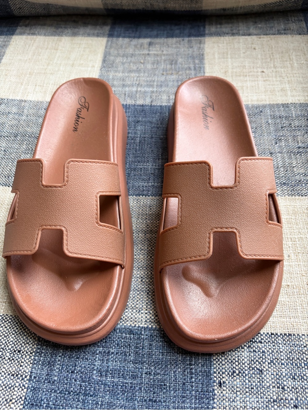 Women's H Slide Sandals in Brown size 7.5/8